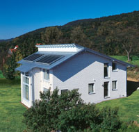 Solarmodule auf einem Wohnhaus